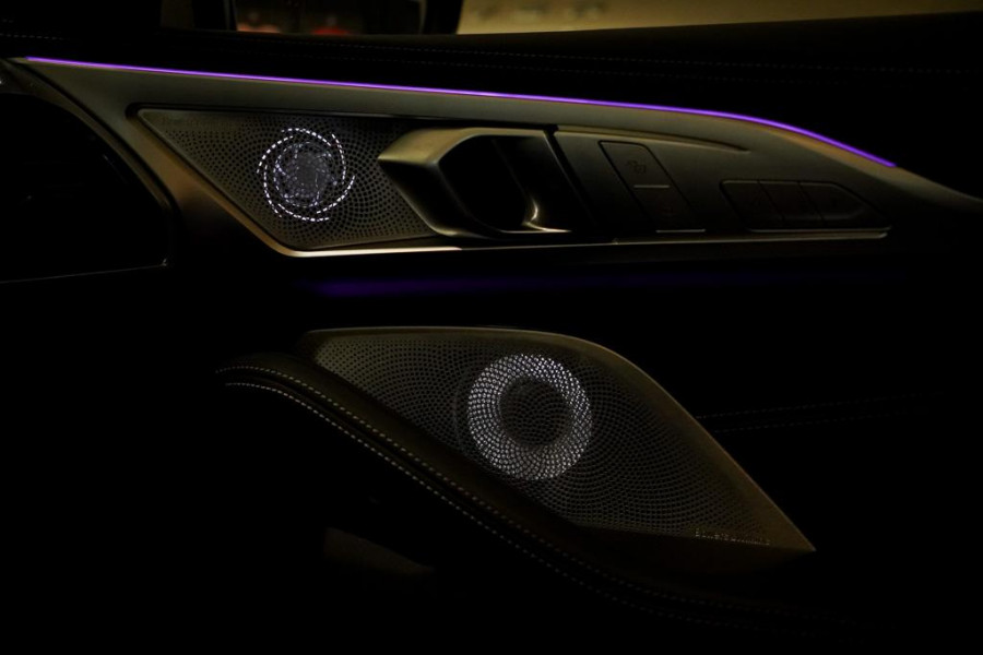 BMW 8 Serie Gran Coupé 840i xDrive High Exe Individual / B&W / Pano / Carbon / M-Stoelen / Adaptive