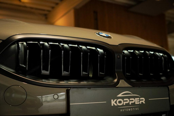 BMW 8 Serie Gran Coupé 840i xDrive High Exe Individual / B&W / Pano / Carbon / M-Stoelen / Adaptive
