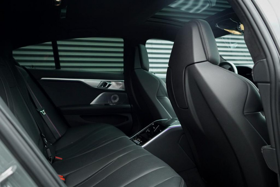 BMW 8 Serie Gran Coupé 840i xDrive High Exe Individual / B&W / Pano / Carbon / M-Stoelen / Adaptive