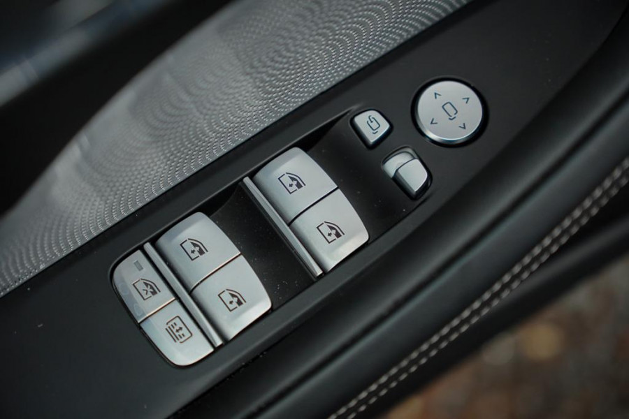 BMW 8 Serie Gran Coupé 840i xDrive High Exe Individual / B&W / Pano / Carbon / M-Stoelen / Adaptive