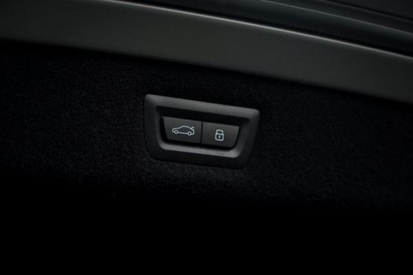 BMW 8 Serie Gran Coupé 840i xDrive High Exe Individual / B&W / Pano / Carbon / M-Stoelen / Adaptive