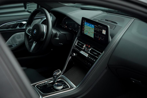BMW 8 Serie Gran Coupé 840i xDrive High Exe Individual / B&W / Pano / Carbon / M-Stoelen / Adaptive