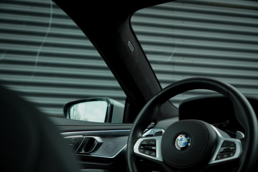 BMW 8 Serie Gran Coupé 840i xDrive High Exe Individual / B&W / Pano / Carbon / M-Stoelen / Adaptive