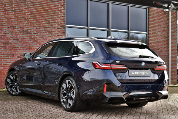 BMW i5 Touring eDrive40 M-Sport Pano Adp-demping B&W Comfzetel+Vent 20inch