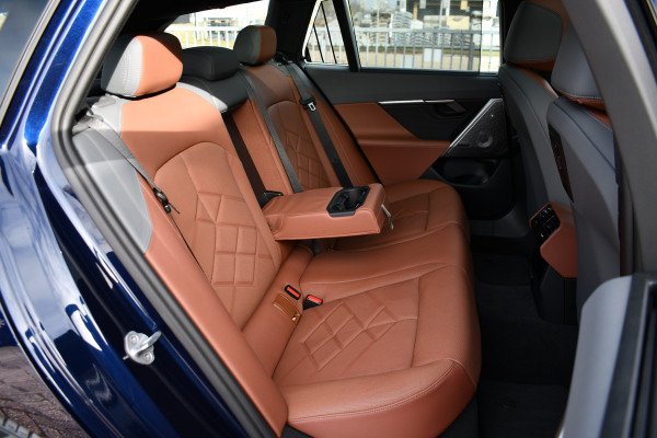 BMW i5 Touring eDrive40 M-Sport Pano Adp-demping B&W Comfzetel+Vent 20inch