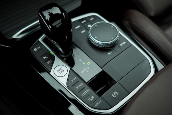 BMW X3 xDrive30e LCI / Pano / Elek Trekhaak / Facelift / HUD / Incl BTW