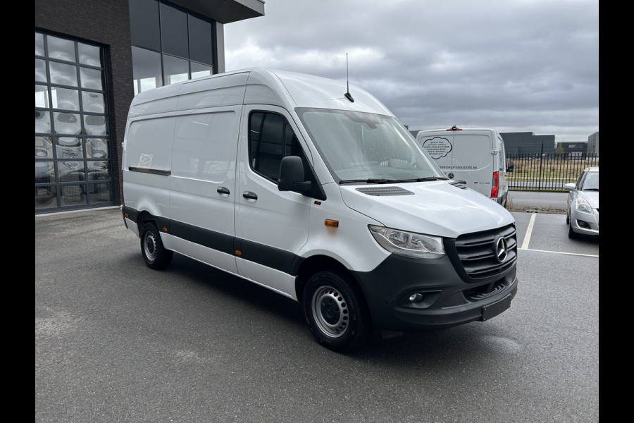 Mercedes-Benz Sprinter 317 CDI L2 H2 Automaat / 360 Camera / MBUX / Navigatie / Cruise control / Airco / 270 Graden achterdeuren