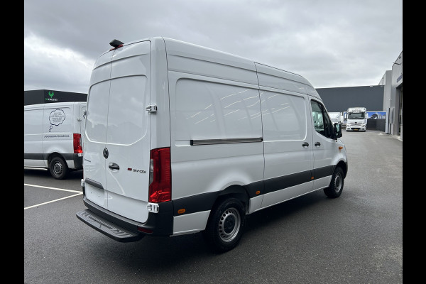Mercedes-Benz Sprinter 317 CDI L2 H2 Automaat / 360 Camera / MBUX / Navigatie / Cruise control / Airco / 270 Graden achterdeuren