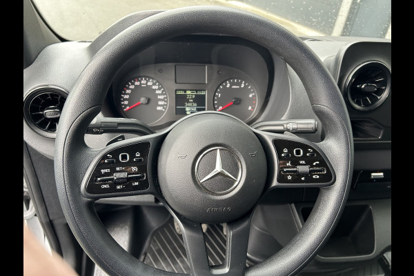 Mercedes-Benz Sprinter 317 CDI L2 H2 Automaat / 360 Camera / MBUX / Navigatie / Cruise control / Airco / 270 Graden achterdeuren