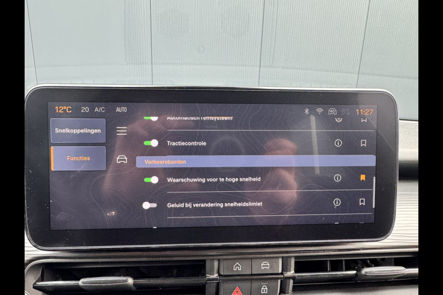 Jeep Avenger 1.2 Altitude | Winterpakket | Camera | Apple/Android CarPlay | Electrische achterklep | Cruise control | Navigatie