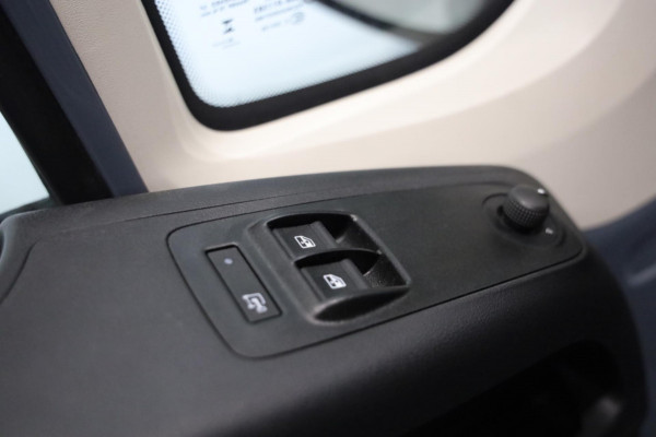 Peugeot Boxer 2.2 BlueHDi 180PK AUTOMAAAT LED CLIMA L2/H2 3.5t PDC CRUISE CONTR LEASE v/a €177 p.m.