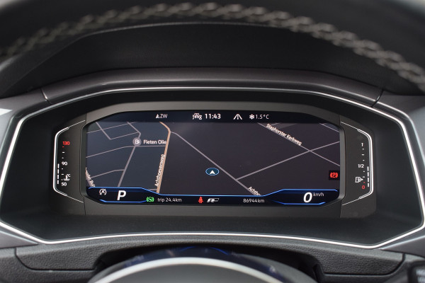 Volkswagen T-Roc 1.5 TSI 150pk DSG R-line | Pano | Camera | Trekhaak | Virtual | Beats