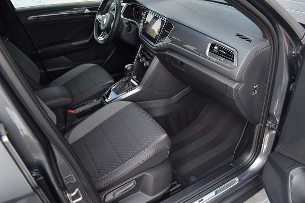 Volkswagen T-Roc 1.5 TSI 150pk DSG R-line | Pano | Camera | Trekhaak | Virtual | Beats