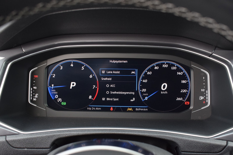 Volkswagen T-Roc 1.5 TSI 150pk DSG R-line | Pano | Camera | Trekhaak | Virtual | Beats