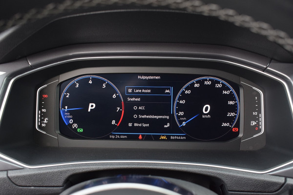 Volkswagen T-Roc 1.5 TSI 150pk DSG R-line | Pano | Camera | Trekhaak | Virtual | Beats