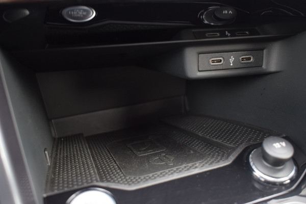 Volkswagen T-Roc 1.5 TSI 150pk DSG R-line | Pano | Camera | Trekhaak | Virtual | Beats