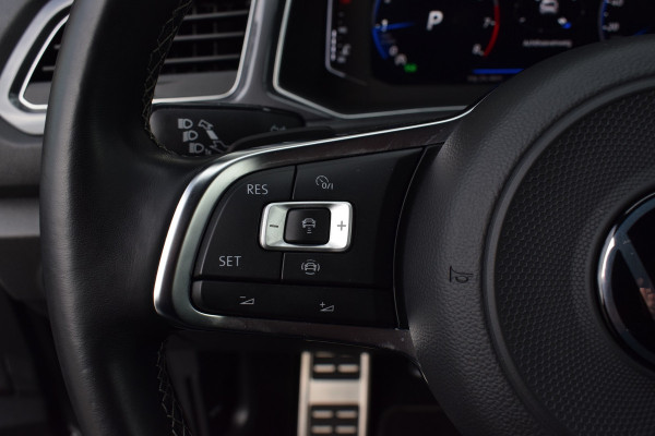 Volkswagen T-Roc 1.5 TSI 150pk DSG R-line | Pano | Camera | Trekhaak | Virtual | Beats