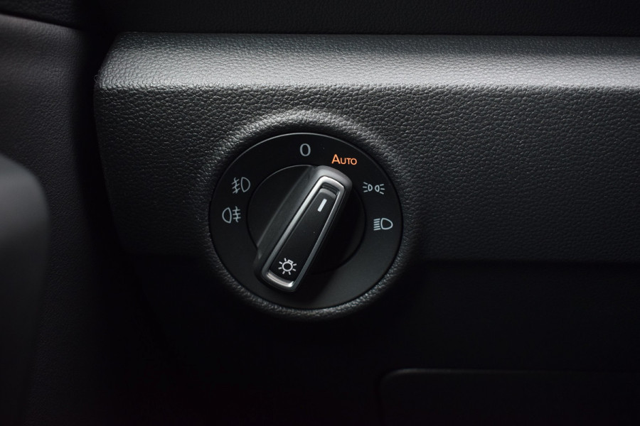 Volkswagen T-Roc 1.5 TSI 150pk DSG R-line | Pano | Camera | Trekhaak | Virtual | Beats