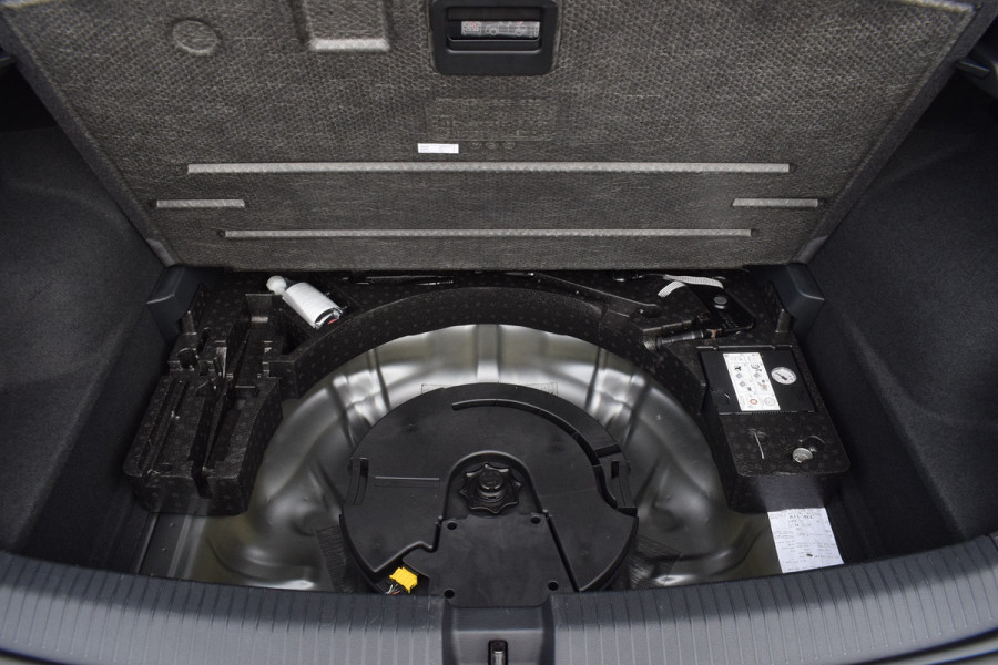 Volkswagen T-Roc 1.5 TSI 150pk DSG R-line | Pano | Camera | Trekhaak | Virtual | Beats