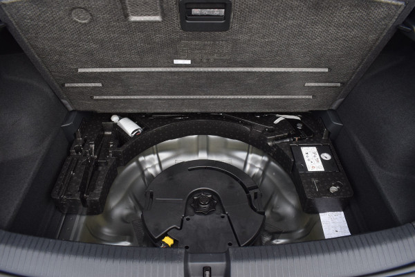 Volkswagen T-Roc 1.5 TSI 150pk DSG R-line | Pano | Camera | Trekhaak | Virtual | Beats