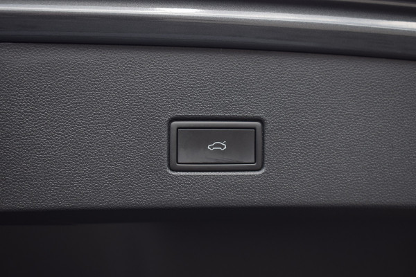 Volkswagen T-Roc 1.5 TSI 150pk DSG R-line | Pano | Camera | Trekhaak | Virtual | Beats