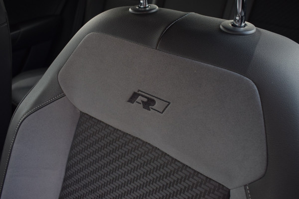 Volkswagen T-Roc 1.5 TSI 150pk DSG R-line | Pano | Camera | Trekhaak | Virtual | Beats