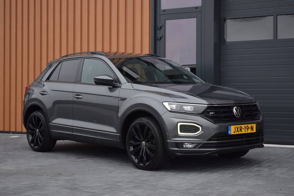 Volkswagen T-Roc 1.5 TSI 150pk DSG R-line | Pano | Camera | Trekhaak | Virtual | Beats