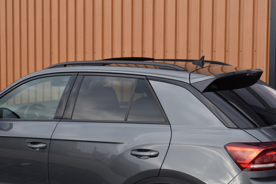 Volkswagen T-Roc 1.5 TSI 150pk DSG R-line | Pano | Camera | Trekhaak | Virtual | Beats