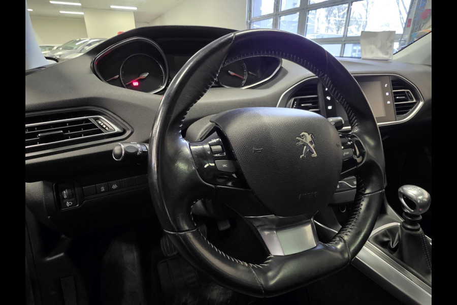 Peugeot 308 SW 1.2 PureTech Blue Lease Premium – Panoramadak – Cruise – NAP – Ruime gezinsauto