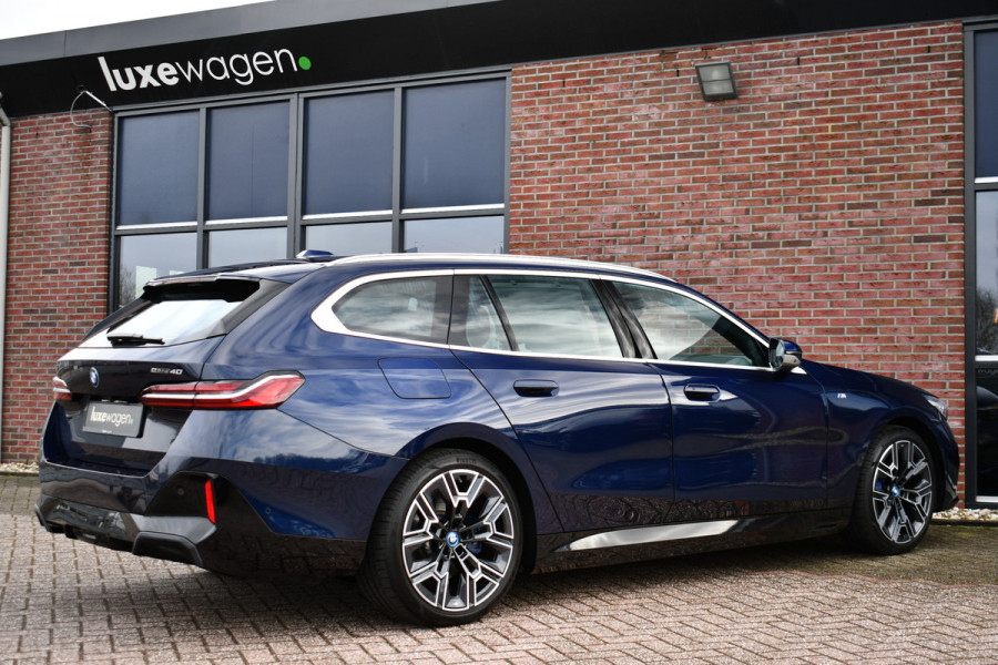 BMW i5 Touring eDrive40 M-Sport Pano Adp-demping B&W Comfzetel+Vent 20inch