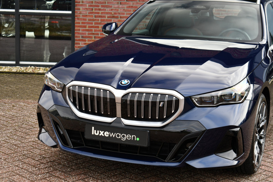 BMW i5 Touring eDrive40 M-Sport Pano Adp-demping B&W Comfzetel+Vent 20inch