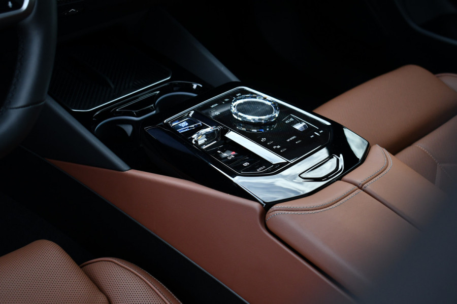 BMW i5 Touring eDrive40 M-Sport Pano Adp-demping B&W Comfzetel+Vent 20inch