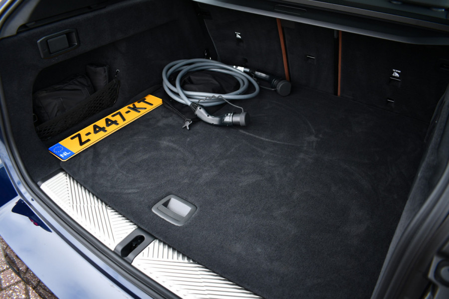 BMW i5 Touring eDrive40 M-Sport Pano Adp-demping B&W Comfzetel+Vent 20inch