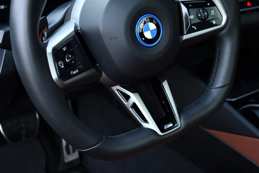 BMW i5 Touring eDrive40 M-Sport Pano Adp-demping B&W Comfzetel+Vent 20inch