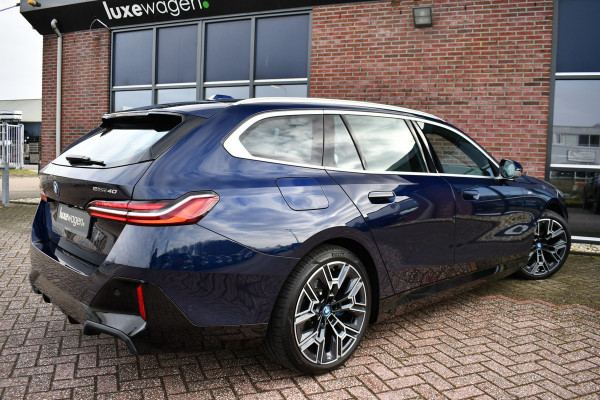 BMW i5 Touring eDrive40 M-Sport Pano Adp-demping B&W Comfzetel+Vent 20inch