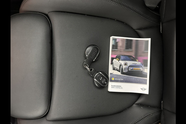 MINI Mini Electric Business Edition 33 kWh [ 3-Fase ] (INCL-BTW) Aut. *LEATHER | FULL-LED | KEYLESS | SPORT-SEATS | NAVI-FULLMAP | ECC | AMBIENT-LIGHT | DAB | DIGI-COCKPIT | PDC | 17"ALU*