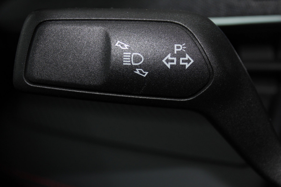 Ford Mustang Mach-E 75kWh/269pk AWD Premium AUTOMAAT volledig ELEKTRISCH ! Fabrieksgarantie t/m 01-03-2027 ! Vierwielaandr., stoel-, stuur- en voorraamverwarming, technologie pakket II, panoramadak, navigatie, telefoonvoorb., winterpakket, parelmoer wit metallic, etc etc