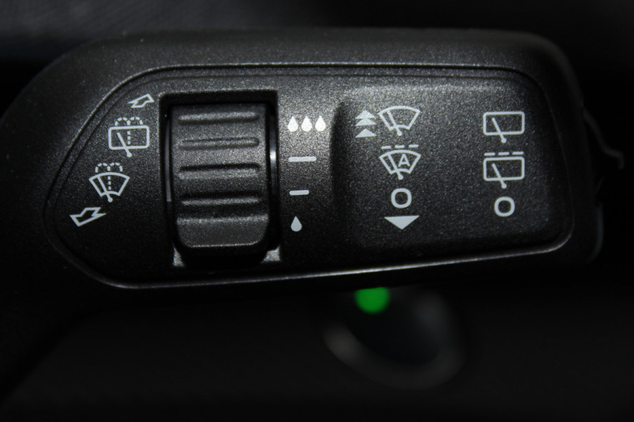 Ford Mustang Mach-E 75kWh/269pk AWD Premium AUTOMAAT volledig ELEKTRISCH ! Fabrieksgarantie t/m 01-03-2027 ! Vierwielaandr., stoel-, stuur- en voorraamverwarming, technologie pakket II, panoramadak, navigatie, telefoonvoorb., winterpakket, parelmoer wit metallic, etc etc