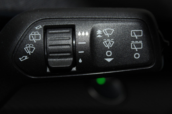 Ford Mustang Mach-E 75kWh/269pk AWD Premium AUTOMAAT volledig ELEKTRISCH ! Fabrieksgarantie t/m 01-03-2027 ! Vierwielaandr., stoel-, stuur- en voorraamverwarming, technologie pakket II, panoramadak, navigatie, telefoonvoorb., winterpakket, parelmoer wit metallic, etc etc