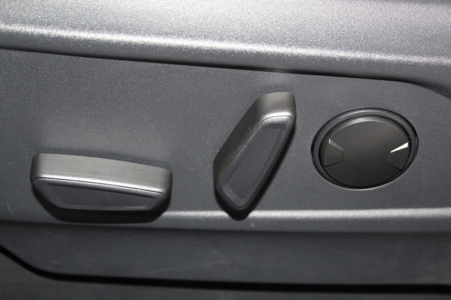 Ford Mustang Mach-E 75kWh/269pk AWD Premium AUTOMAAT volledig ELEKTRISCH ! Fabrieksgarantie t/m 01-03-2027 ! Vierwielaandr., stoel-, stuur- en voorraamverwarming, technologie pakket II, panoramadak, navigatie, telefoonvoorb., winterpakket, parelmoer wit metallic, etc etc