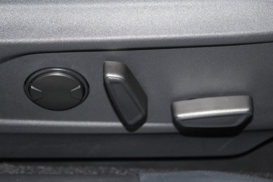 Ford Mustang Mach-E 75kWh/269pk AWD Premium AUTOMAAT volledig ELEKTRISCH ! Fabrieksgarantie t/m 01-03-2027 ! Vierwielaandr., stoel-, stuur- en voorraamverwarming, technologie pakket II, panoramadak, navigatie, telefoonvoorb., winterpakket, parelmoer wit metallic, etc etc