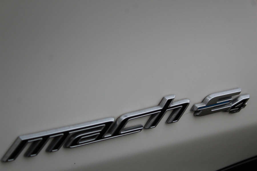 Ford Mustang Mach-E 75kWh/269pk AWD Premium AUTOMAAT volledig ELEKTRISCH ! Fabrieksgarantie t/m 01-03-2027 ! Vierwielaandr., stoel-, stuur- en voorraamverwarming, technologie pakket II, panoramadak, navigatie, telefoonvoorb., winterpakket, parelmoer wit metallic, etc etc