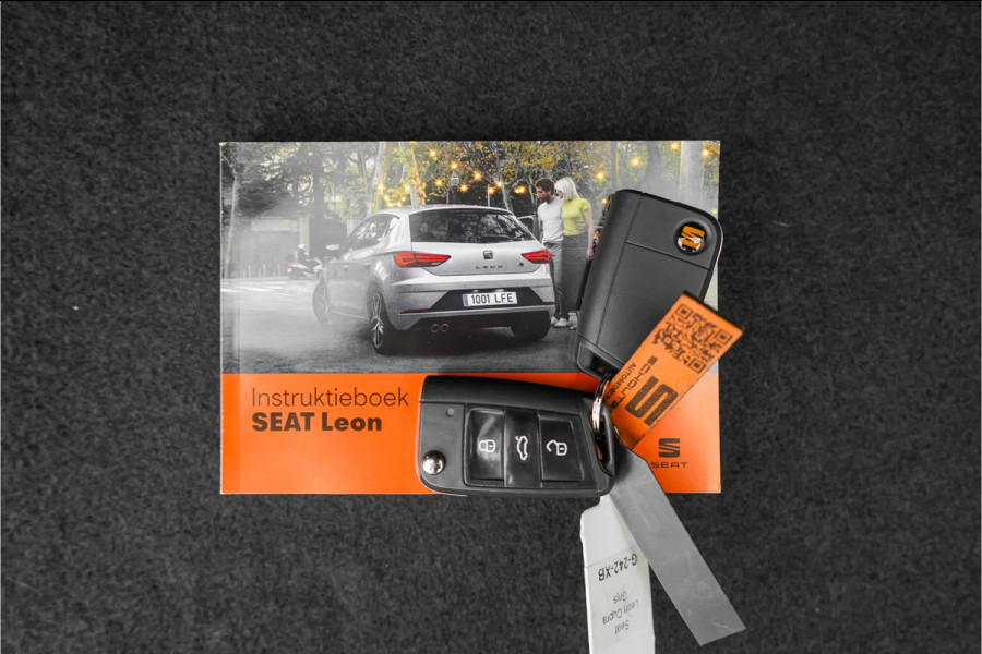 Seat Leon ST 2.0 TSI CUPRA 300 Kuipstoelen Virtual Cockpit Camera 19"