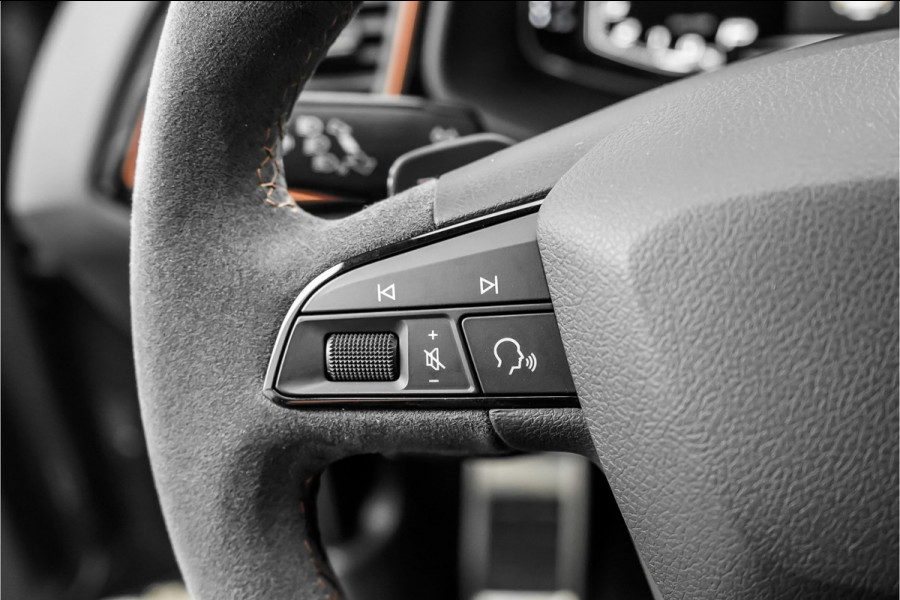 Seat Leon ST 2.0 TSI CUPRA 300 Kuipstoelen Virtual Cockpit Camera 19"