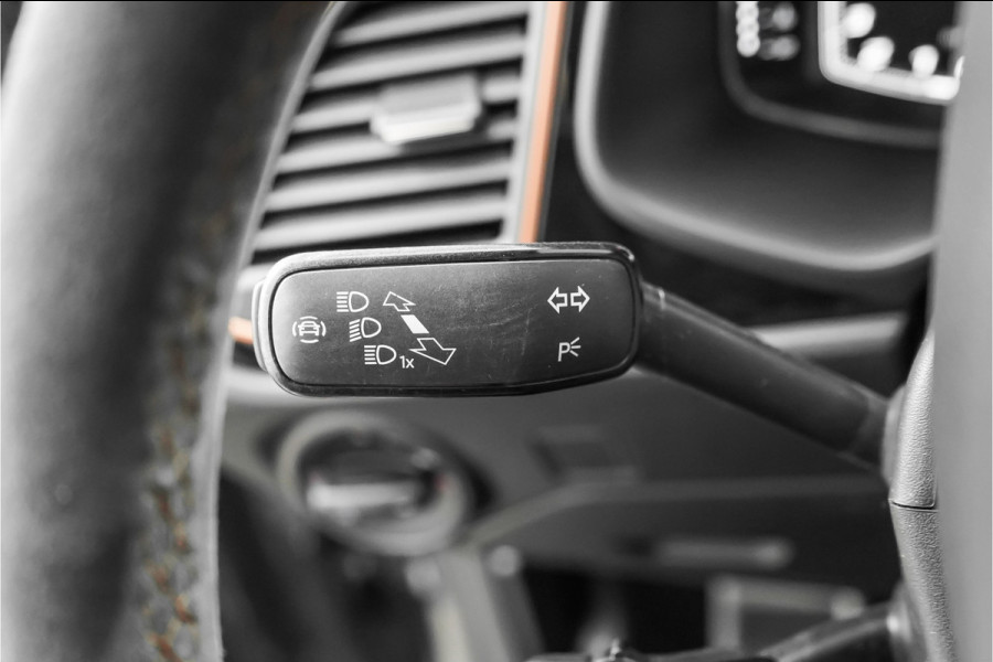 Seat Leon ST 2.0 TSI CUPRA 300 Kuipstoelen Virtual Cockpit Camera 19"