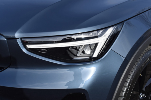 Volvo EX40 Extended Range 252PK Plus Black Ed. 82 kWh | Panodak | ACC | H&K | 20"LMV | Climate | Nubuck