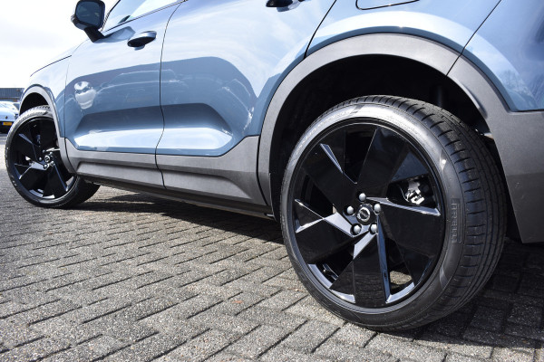 Volvo EX40 Extended Range 252PK Plus Black Ed. 82 kWh | Panodak | ACC | H&K | 20"LMV | Climate | Nubuck