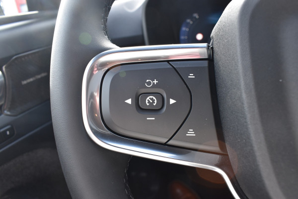 Volvo EX40 Extended Range 252PK Plus Black Ed. 82 kWh | Panodak | ACC | H&K | 20"LMV | Climate | Nubuck