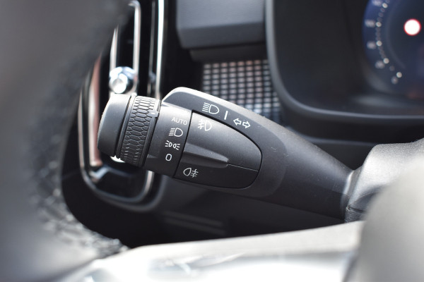 Volvo EX40 Extended Range 252PK Plus Black Ed. 82 kWh | Panodak | ACC | H&K | 20"LMV | Climate | Nubuck