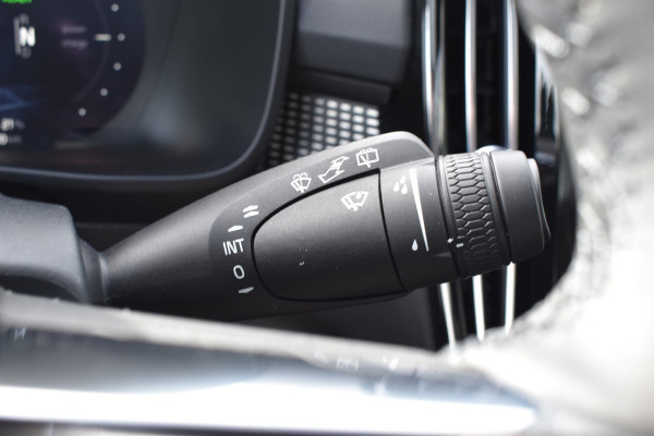 Volvo EX40 Extended Range 252PK Plus Black Ed. 82 kWh | Panodak | ACC | H&K | 20"LMV | Climate | Nubuck